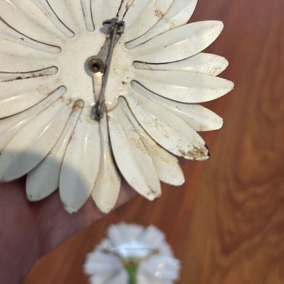 2 vintage flower large pins blue cream Daisy pin brooch - Picture 5 of 5